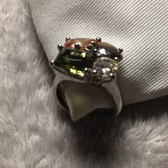 Cute Fashion Ring - Picture 2 of 4